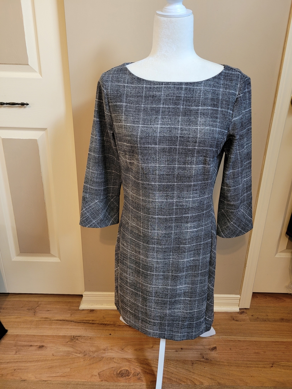 H&M Gray Plaid Long Sleeve Sheath Dress